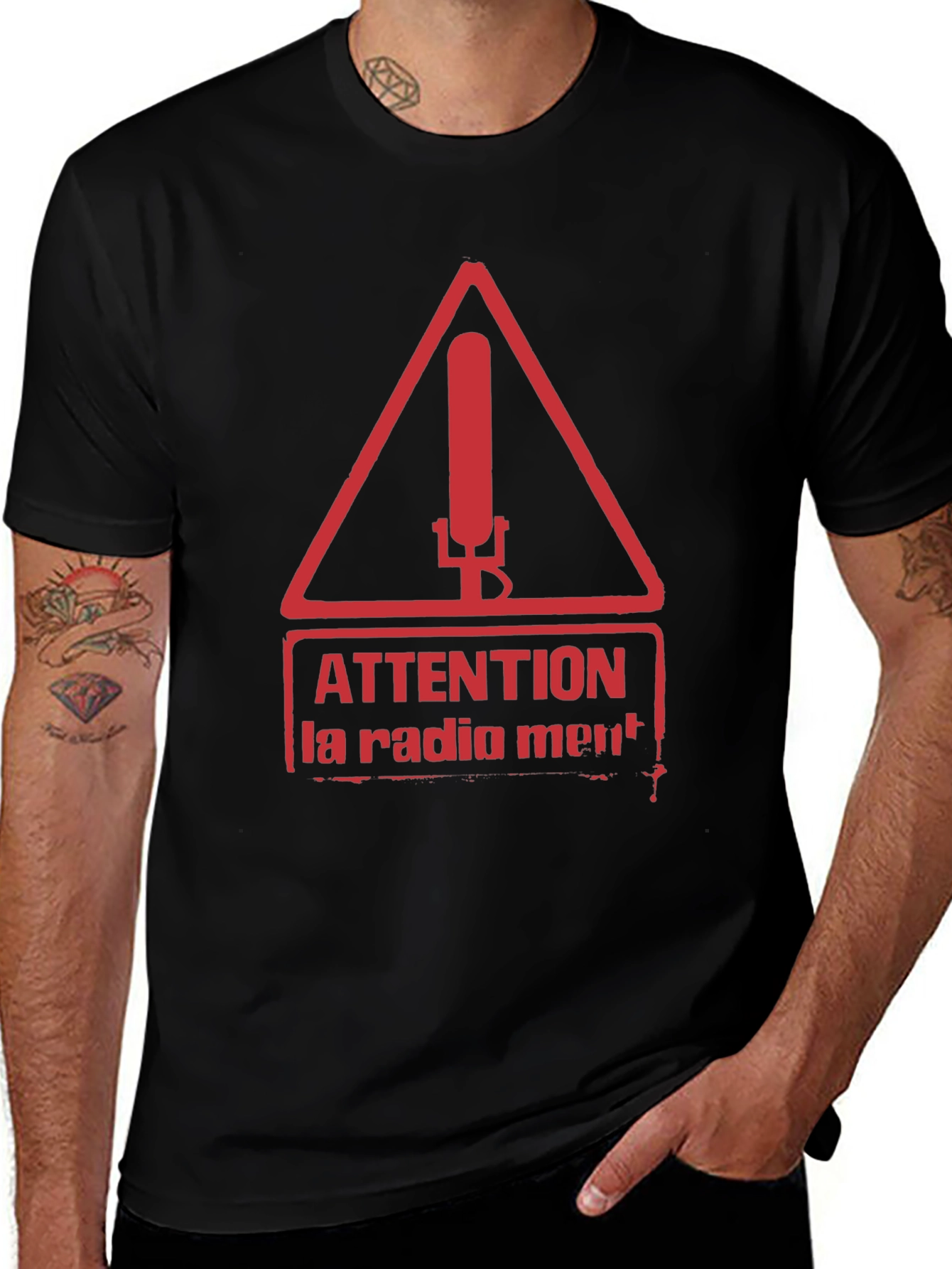 Attention La Radio Ment T-Shirt Black