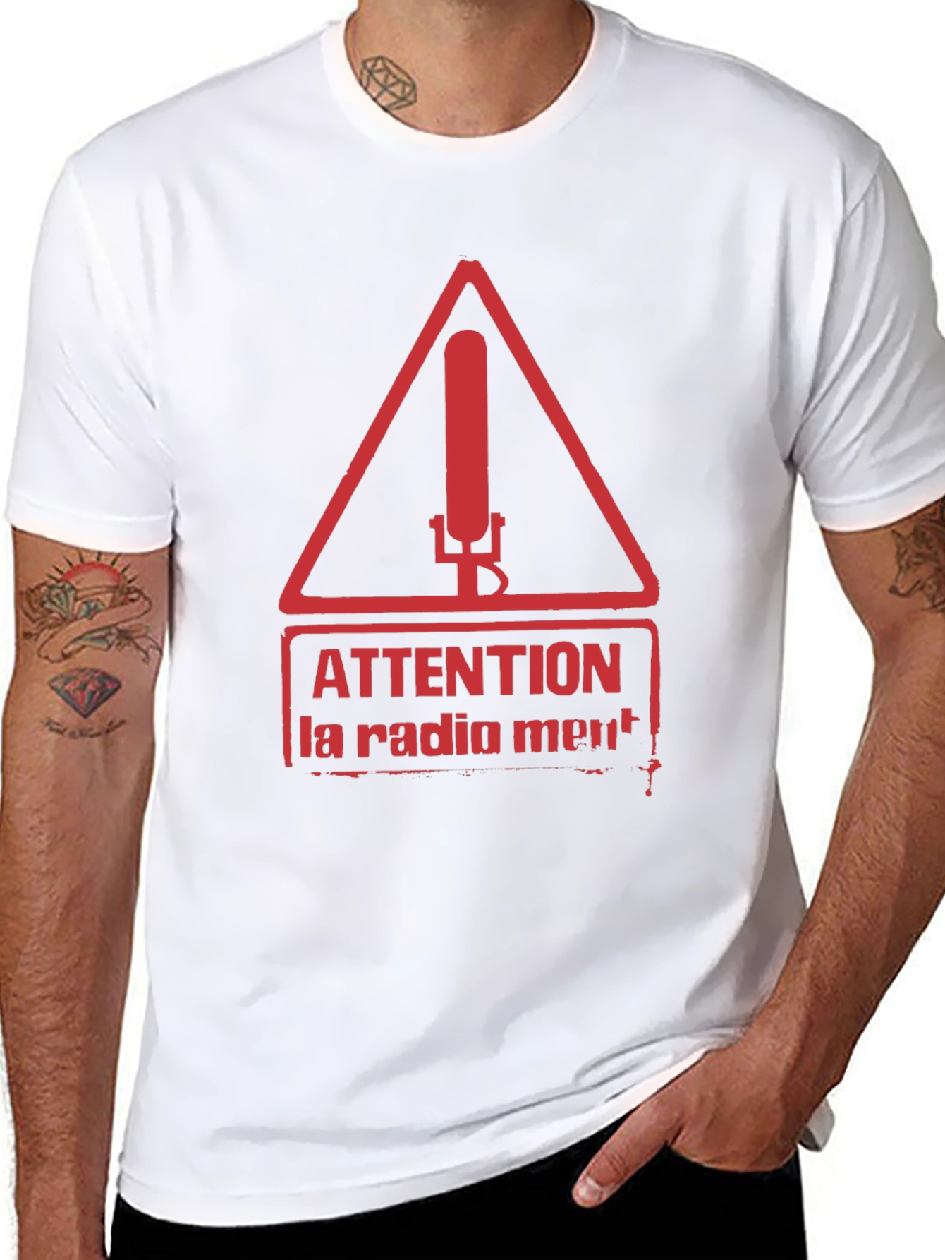 Attention La Radio Ment T-Shirt Black